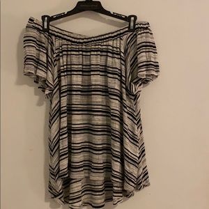 Off the shoulder short sleeve top